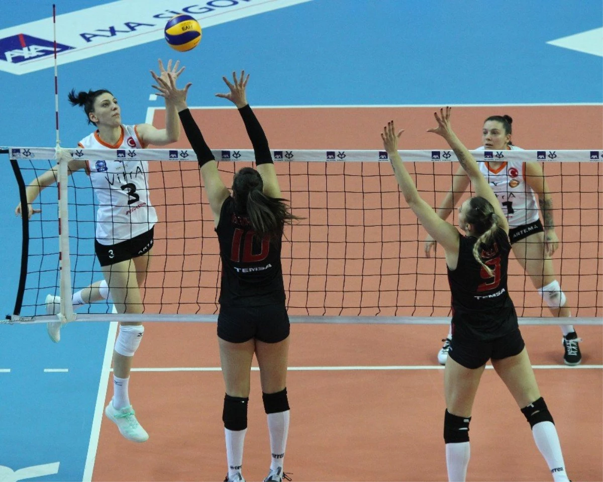 Axa Sigorta Kupa Volley\'de İlk Finalist Eczacıbaşı Vitra