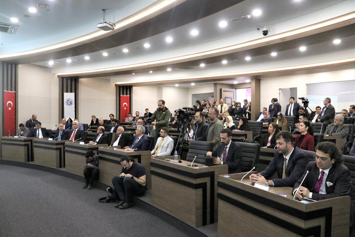 Bakan Ersoy\'dan Sandık Görevlilerine "Ev Ödevinize İyi Çalışın" Çağrısı