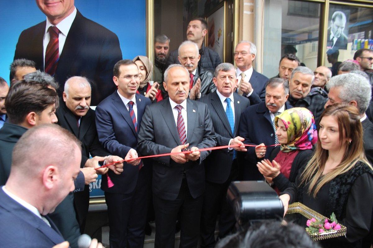 Bakan Turhan, Tonya\'da AK Parti Seçim İrtibat Bürosu\'nun Açılışına Katıldı