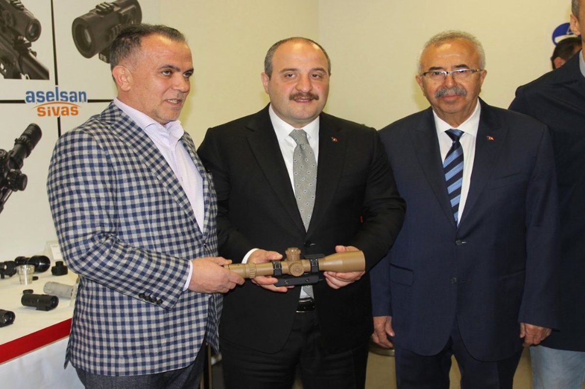 Bakan Varank \'Milli Nişangahları\' İnceledi