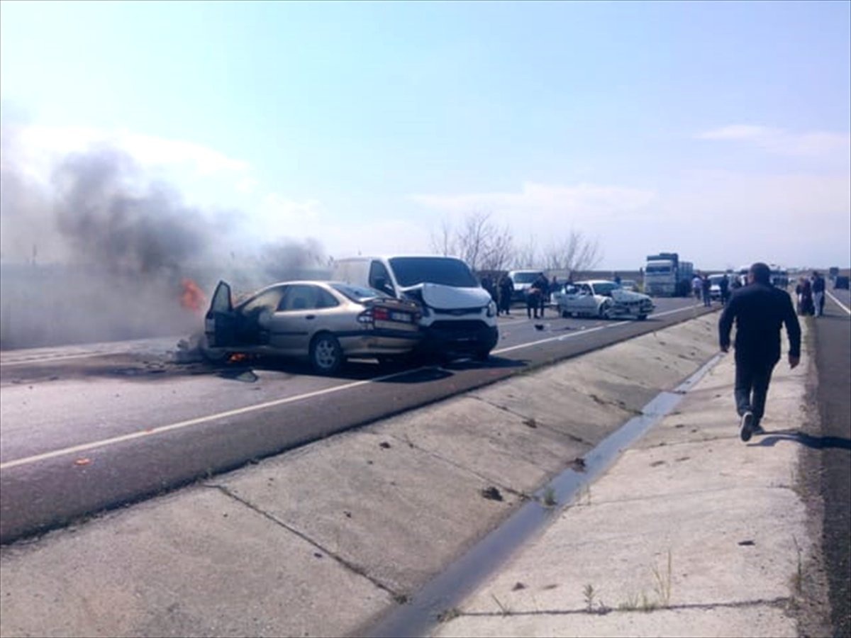 Bismil\'de Zincirleme Trafik Kazası: 5 Yaralı