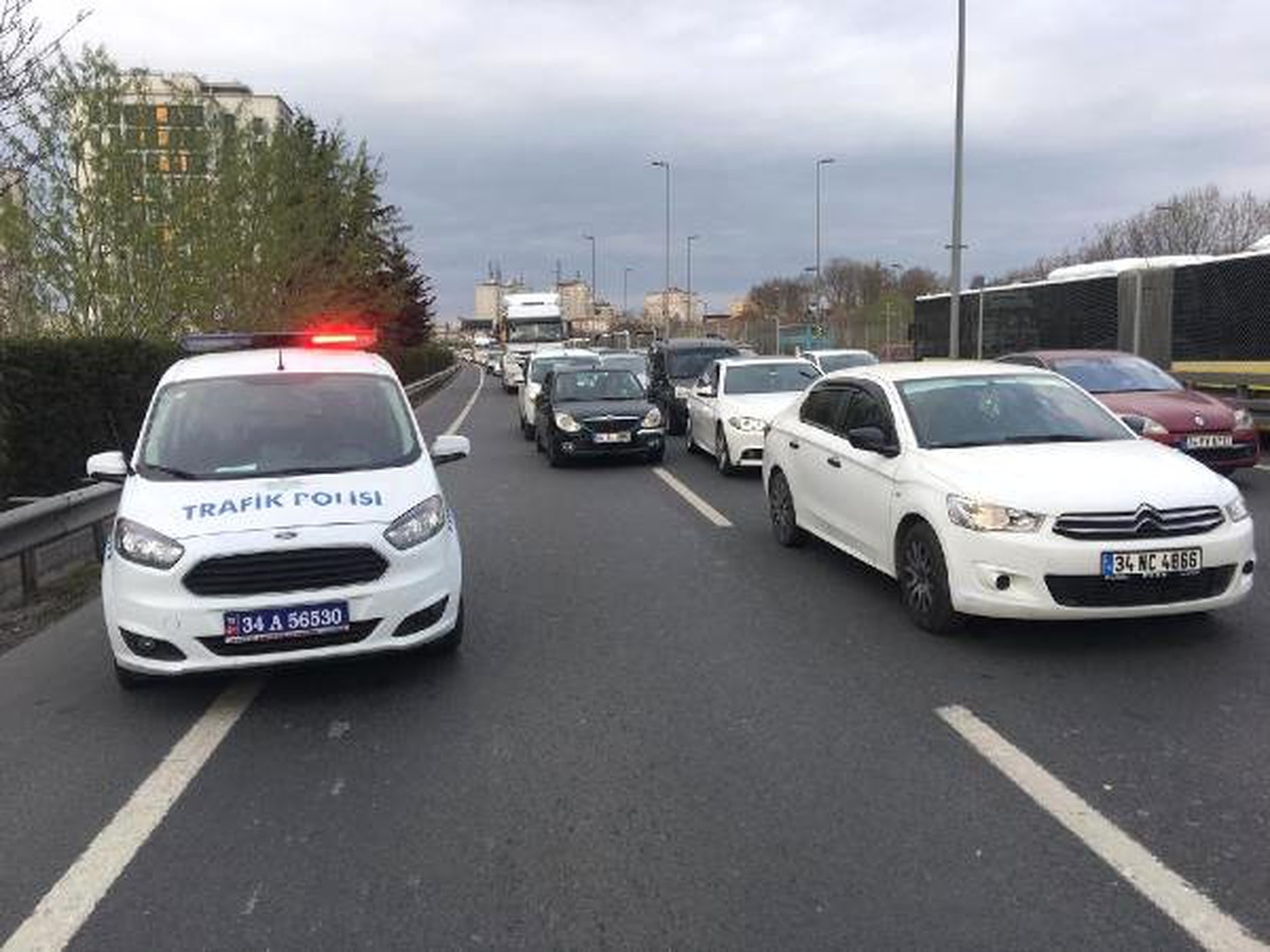 D-100\'de Zincirleme Trafik Kazası: Yaralılar Var (1)