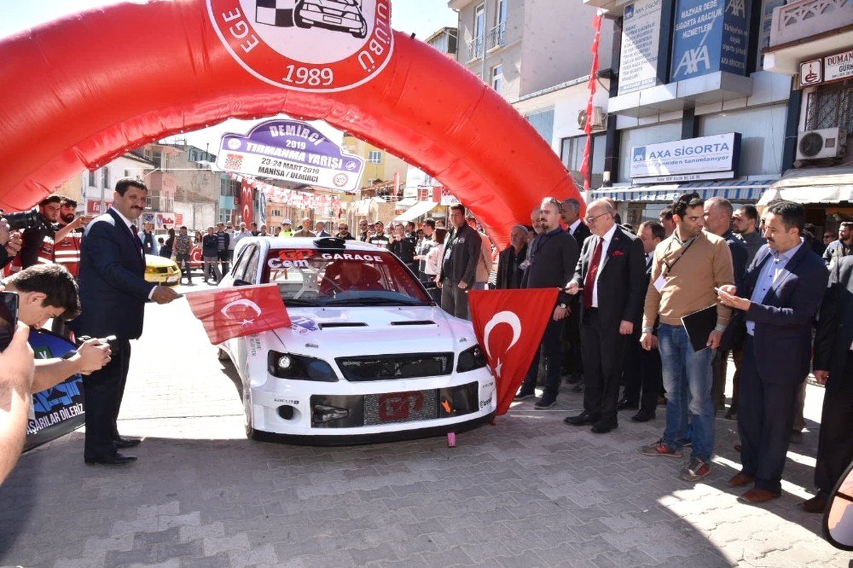 Demirci\'deki \'Türkiye Tırmanma Yarışı\'nın Startını Başkanlar Verdi