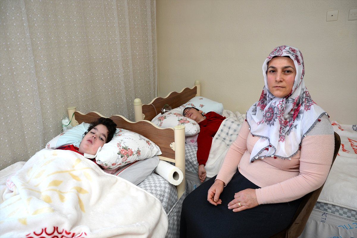 Devlet Desteğiyle Engelli Çocuklarına Bebek Gibi Bakıyor