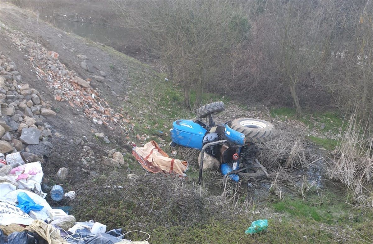 Devrilen Traktörün Altında Kalan Sürücü Öldü