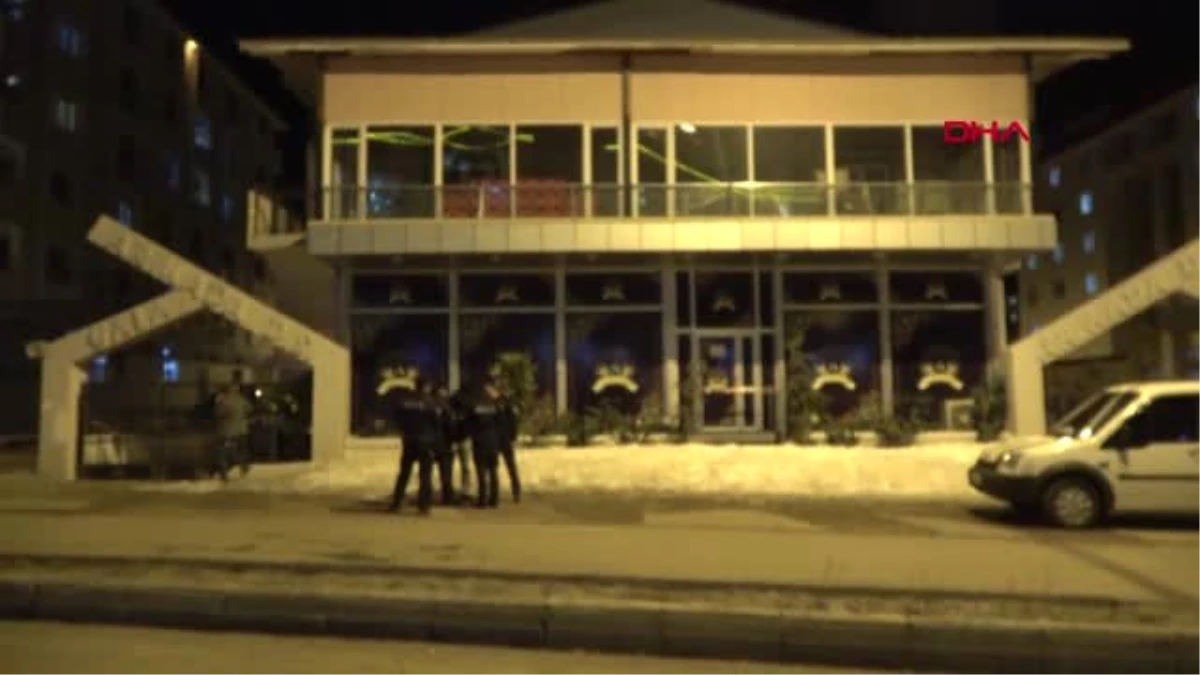 Erzurum Düğün Salonunda Asma Tavan Çöktü, 2 Kişi Yaralandı