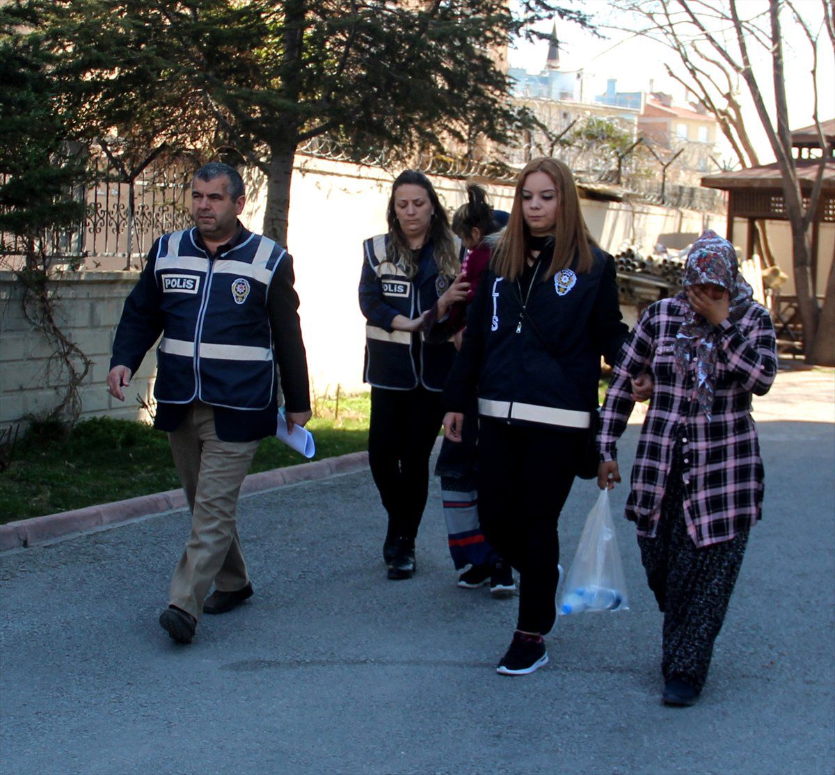 Evdeki Çelik Kasadan 400 Bin Lira Çalan İki Kadın Tutuklandı