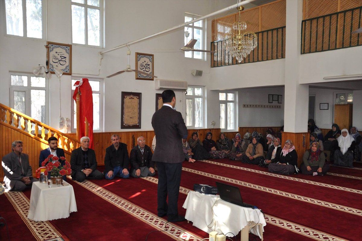 İslahiye\'de "İslam\'da Aile Ahlakı" Semineri Verildi