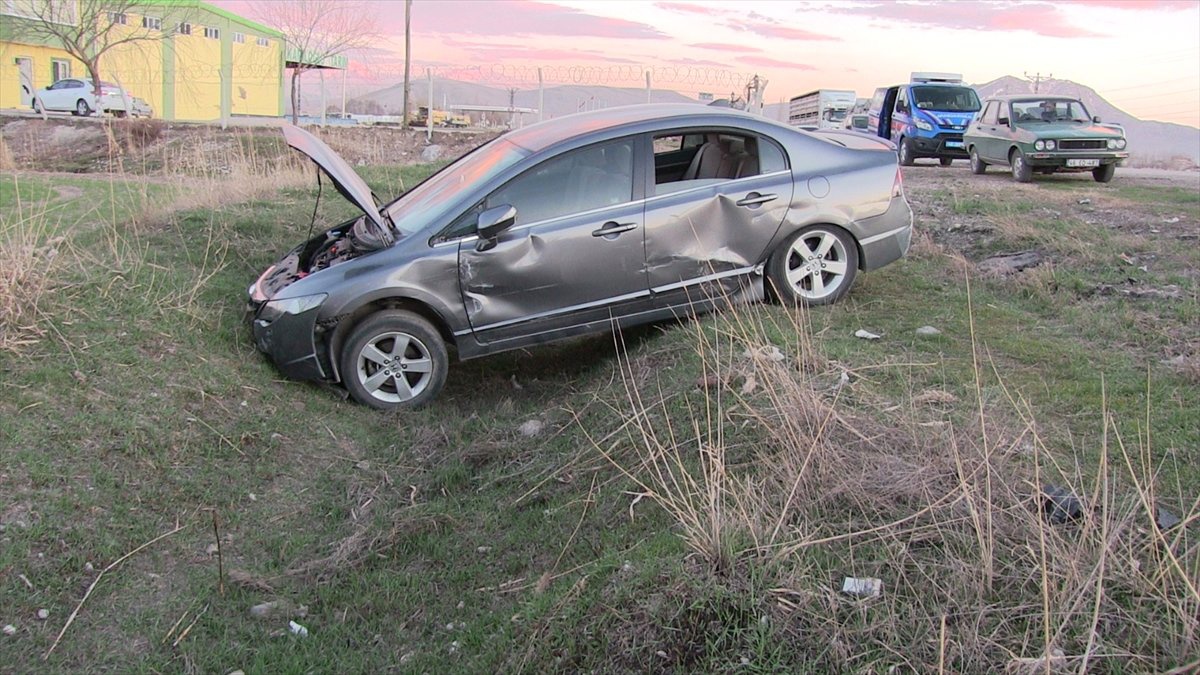 Kahramanmaraş\'ta Kamyonla Otomobil Çarpıştı: 6 Yaralı