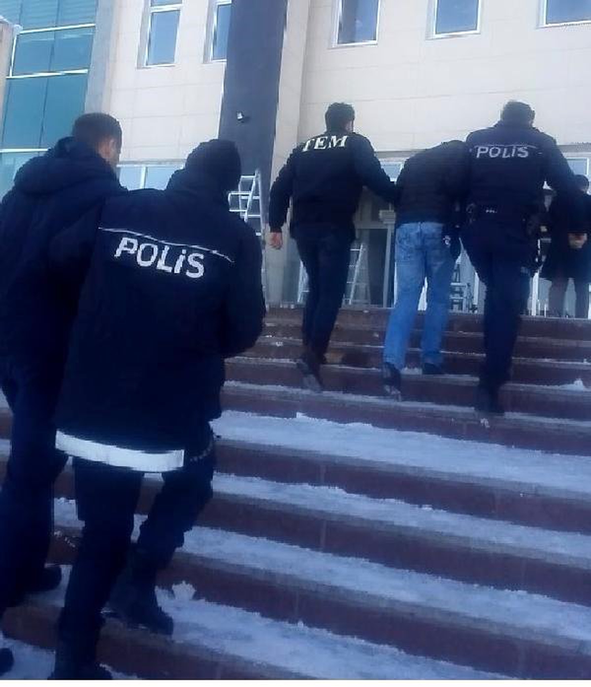 Kars Merkezli Fetö Operasyonunda 3 Asker Tutuklandı