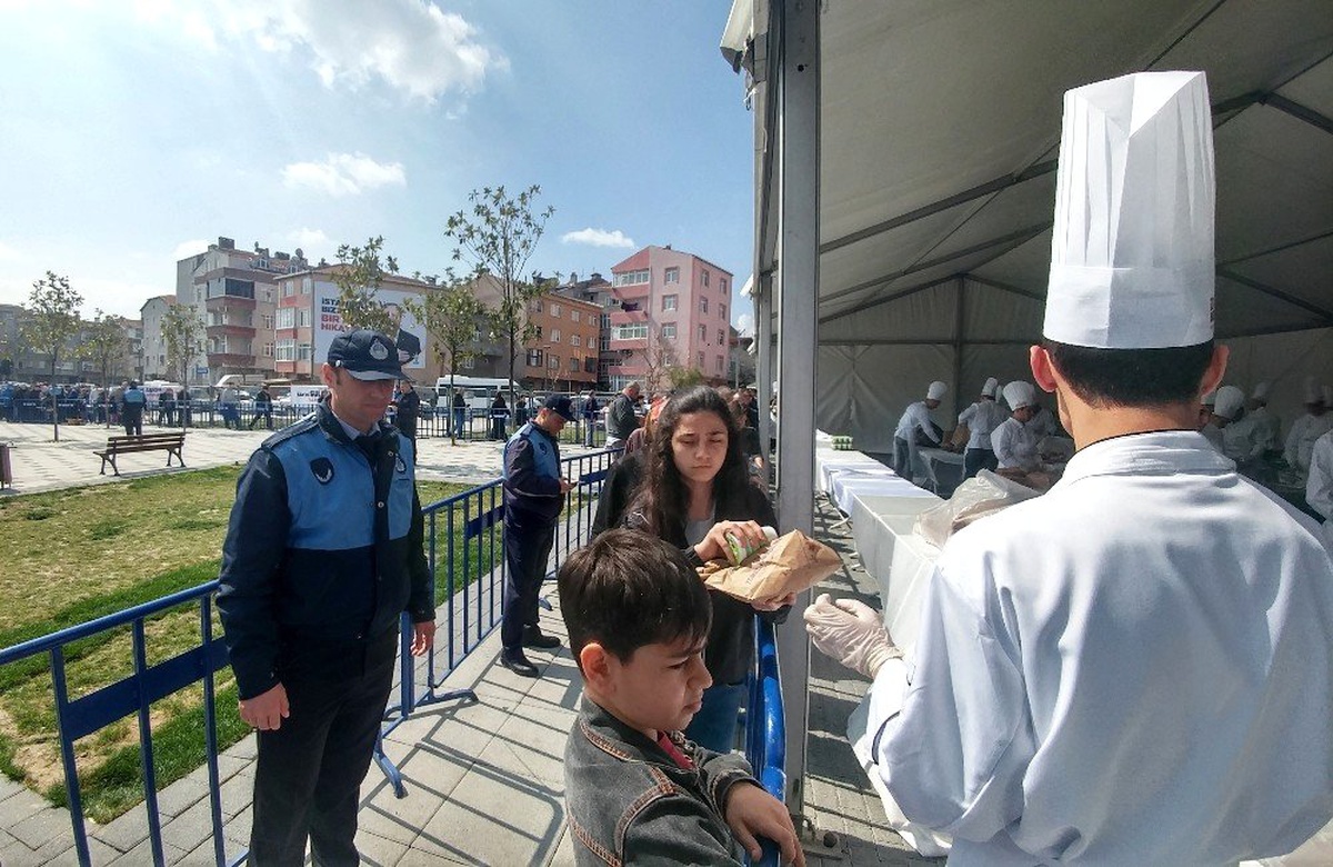 Küçükçekmece\'de Düzenlenen Ciğer Festivali\'nde 2 Ton Ciğer Dağıtıldı