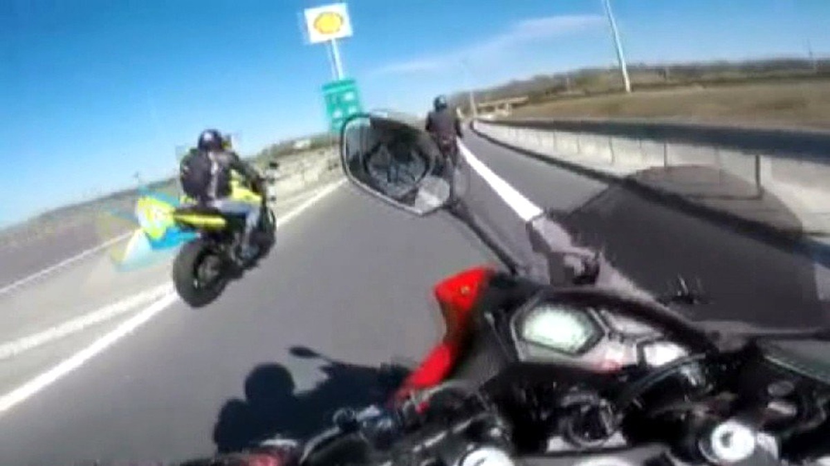 Kuzey Marmara Otoyolu\'nda Motosikletli Ölümden Kıl Payı Kurtuldu