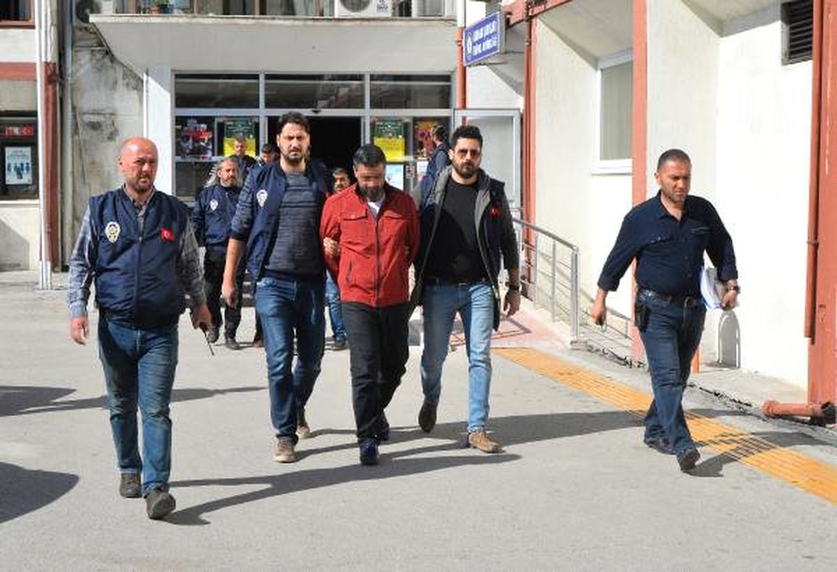 Mersin\'de Sara Hastasını da Dolandıran 8 Kişiye Gözaltı