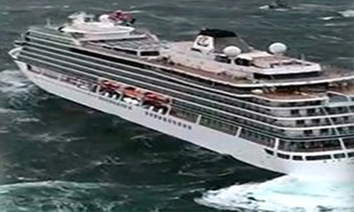Norveç\'te Turist Gemisi Bin 300 Yolcuyla Denizde Sürükleniyor