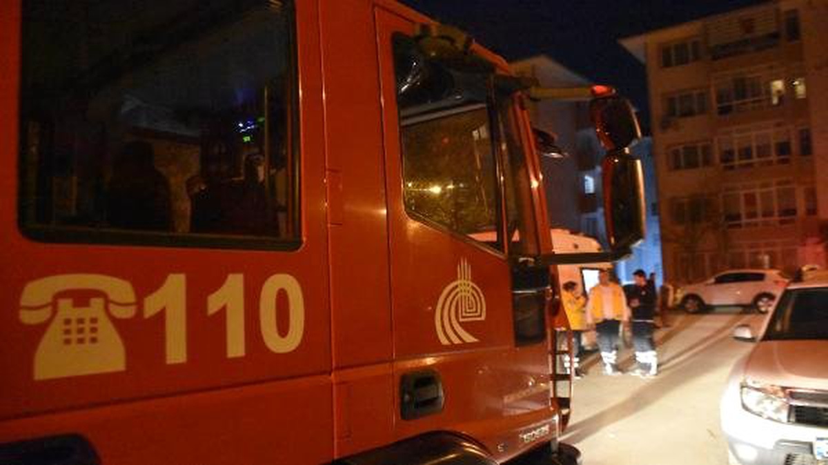 Öğrenci Evinde Çıkan Yangında 5 Öğrenci Dumandan Etkilendi