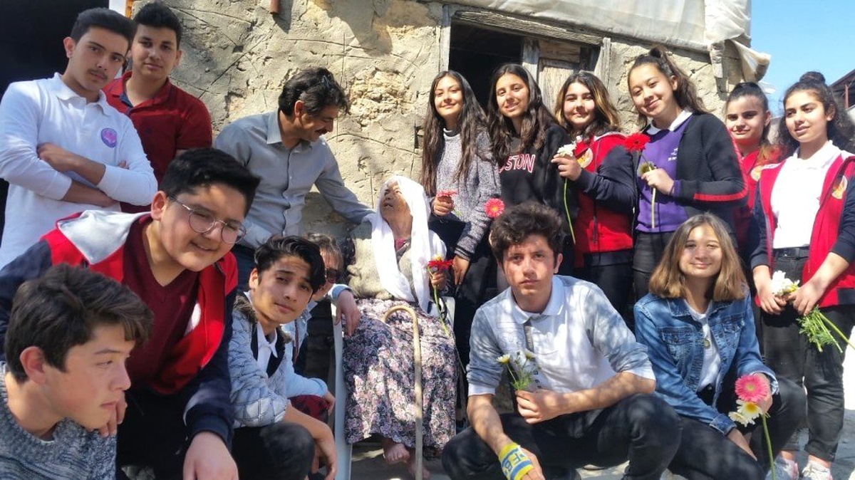 Öğrencilerden Yaşlılara Ziyaret