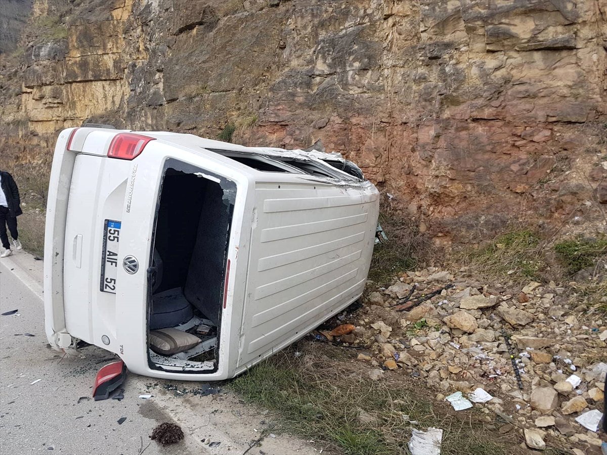Ordu\'da Tır Minibüsle Çarpıştı: 8 Yaralı