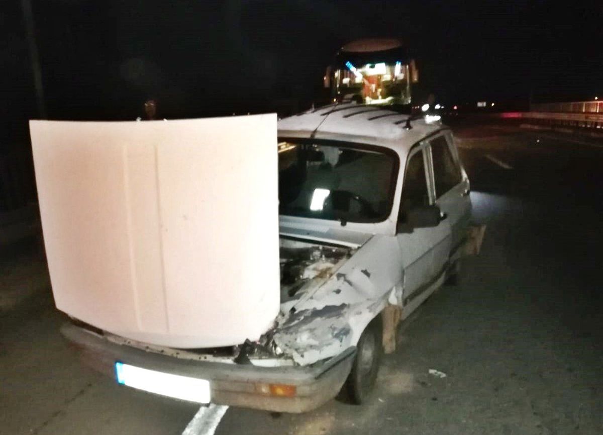 Otobüs Otomobile Arkadan Çarptı: 2 Yaralı