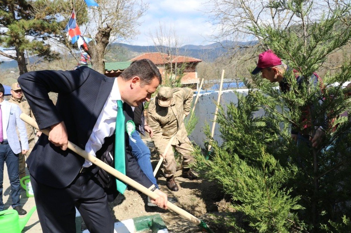 Ovacuma\'da Fidanlar Toprakla Buluştu