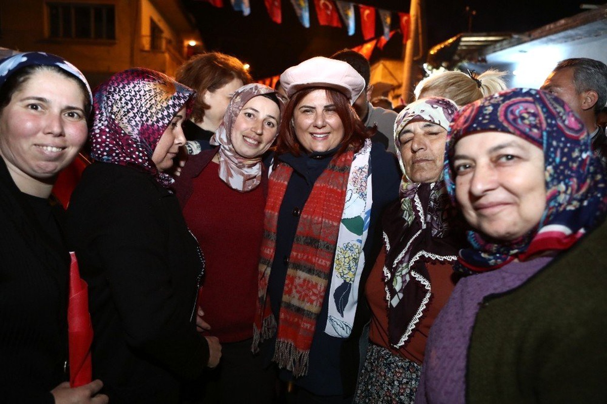 Özlem Çerçioğlu Seçim Çalışmalarını Yenipazar\'da Sürdürdü
