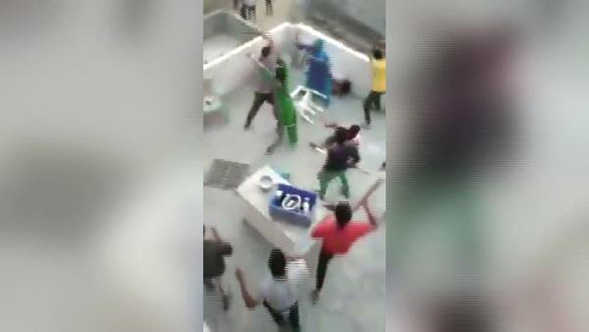 Pakistan\'a Dönün" Diyerek Aileyi Ölümüne Darp Ettiler