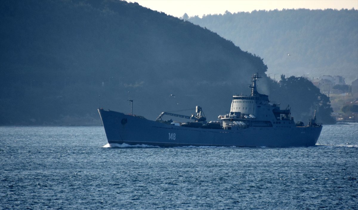Rus Askeri Gemisi Çanakkale Boğazı\'ndan Geçti