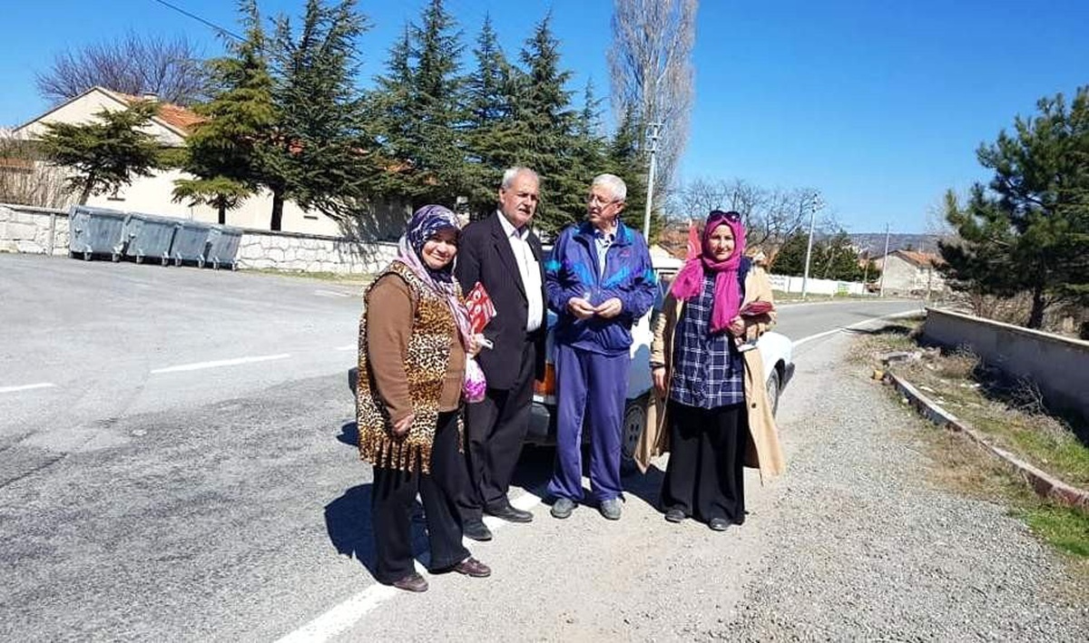 Seçim Çalışmalarını Anne ve Babasıyla Birlikte Yürütüyor