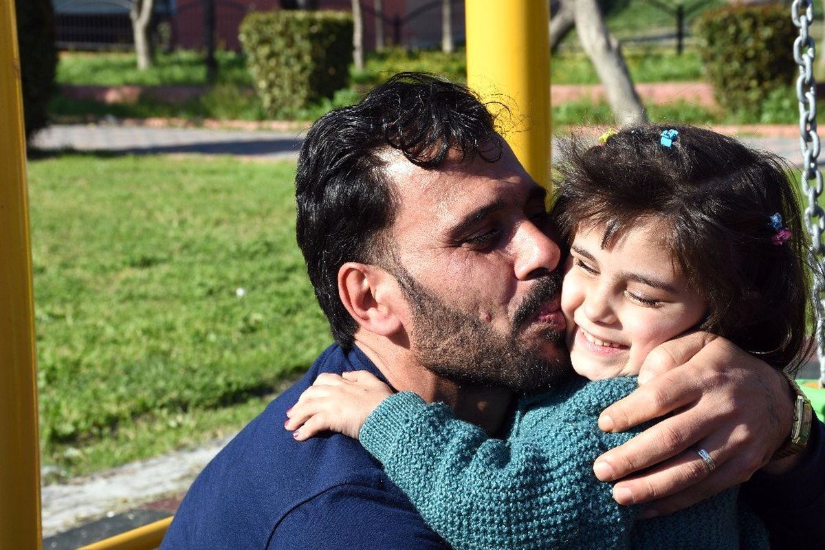 Suriye\'deki Savaşta Kör Olan Küçük Sidra, Türkiye\'de Sağlığına Kavuştu