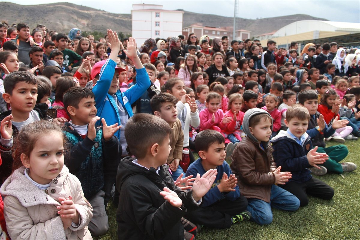 Suriyeli ve Türk Öğrenciler İçin Sirk Gösterisi