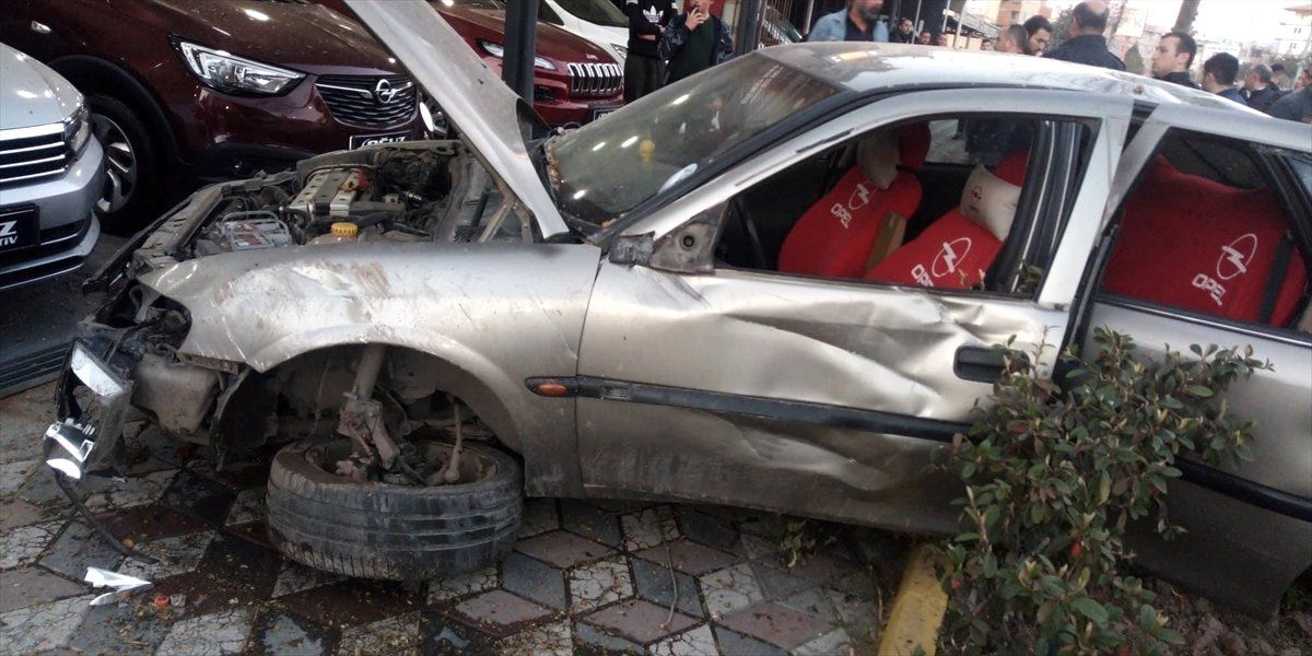 Takla Atan Araçtan "Mucize" Kurtuluş