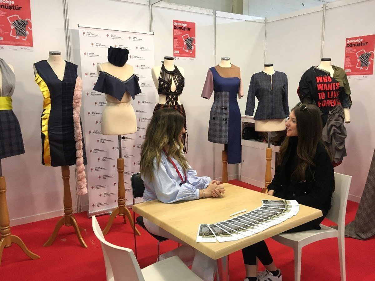 Tekstil Atıklarından Tasarım Kıyafetler Yapıldı