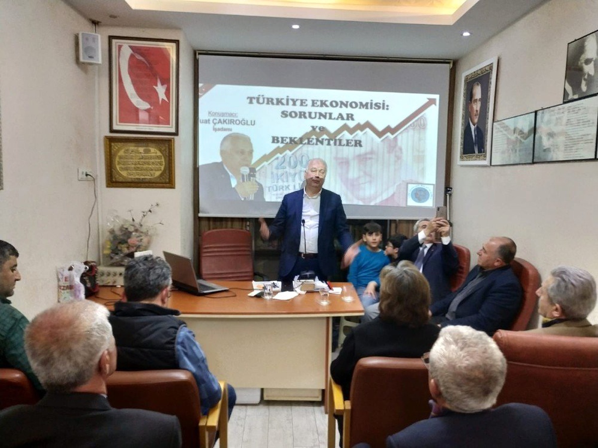 Türk Ocakları\'nda Ülke Ekonomisi Masaya Yatırıldı