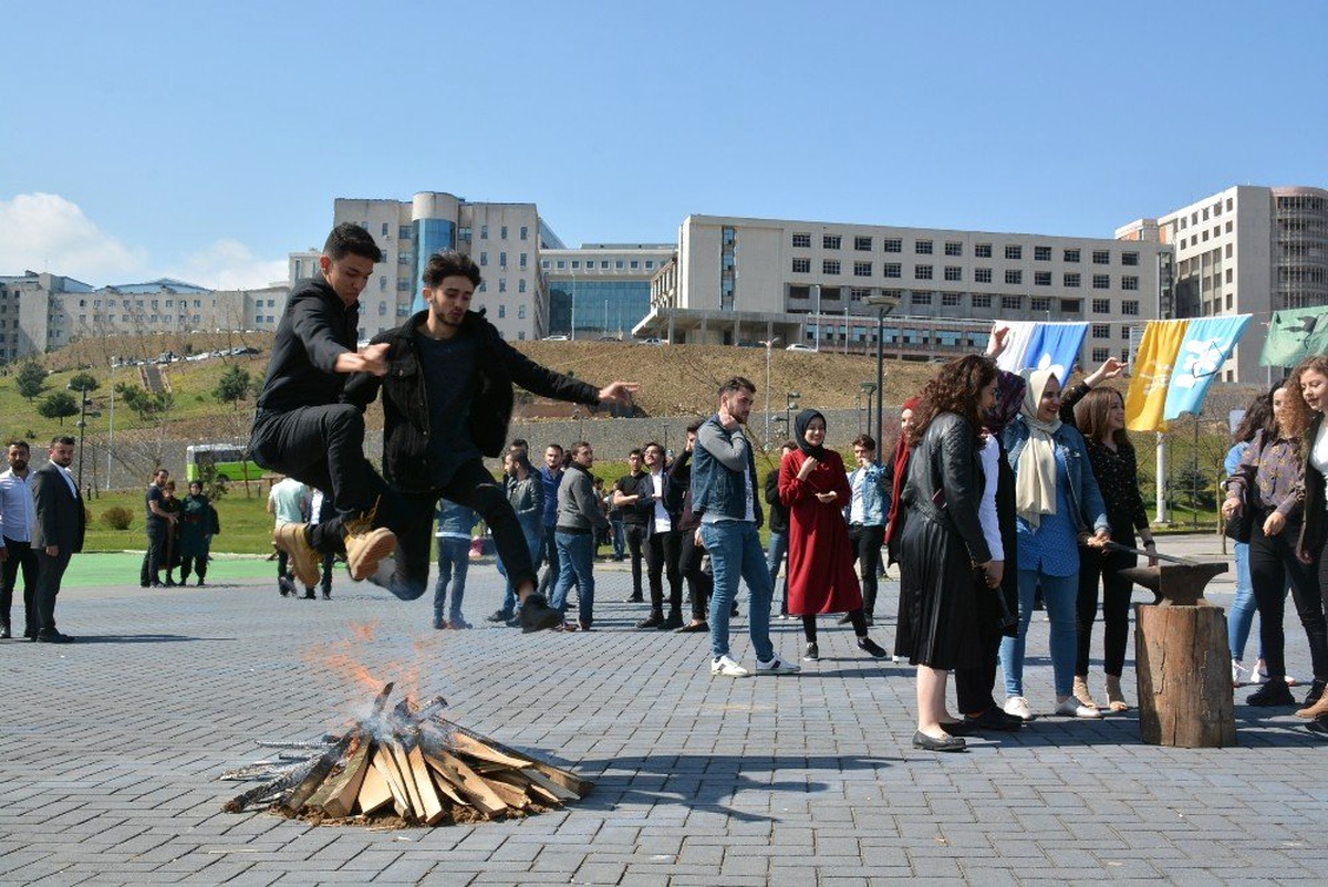 Üniversite Öğrencileri Nevruz Bayramını Kutladı