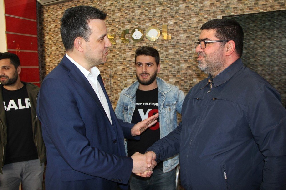 Vekil Esgin: "Delikanlıca Kiminle Yol Yürüdüğünüzü Millete Deklare Edin"