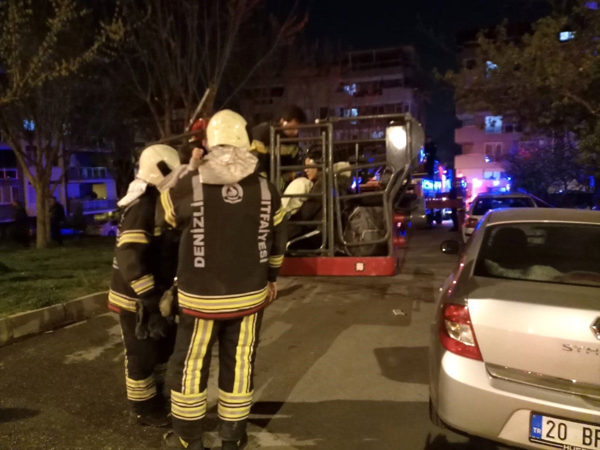 Yangında Üst Katlarda Mahsur Kalanlar Kurtarıldı