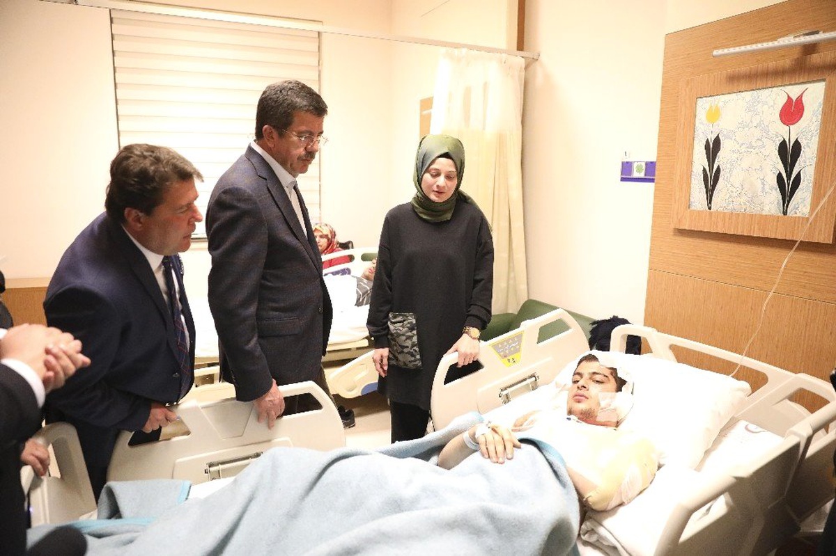 Zeybekci\'den Trafik Kazası Geçiren Down Sendromlu Öğrencilere Geçmiş Olsun Ziyareti