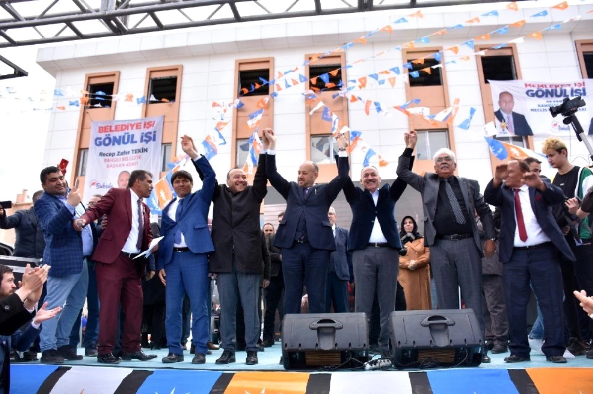 AK Parti\'nin Bahşılı\'daki Mitingine Binlerce Kişi Katıldı