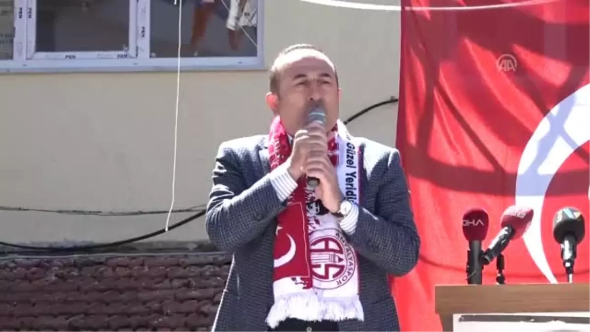 Bakan Çavuşoğlu: "Hangi Güç Sizi Bir Araya Getirdi, Neden Boyun Eğdiniz?"