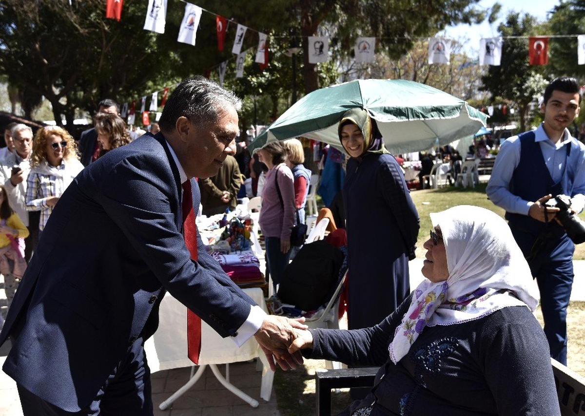 Başkan Uysal, Üreten Eller Bahar Şenliği\'ni Ziyaret Etti