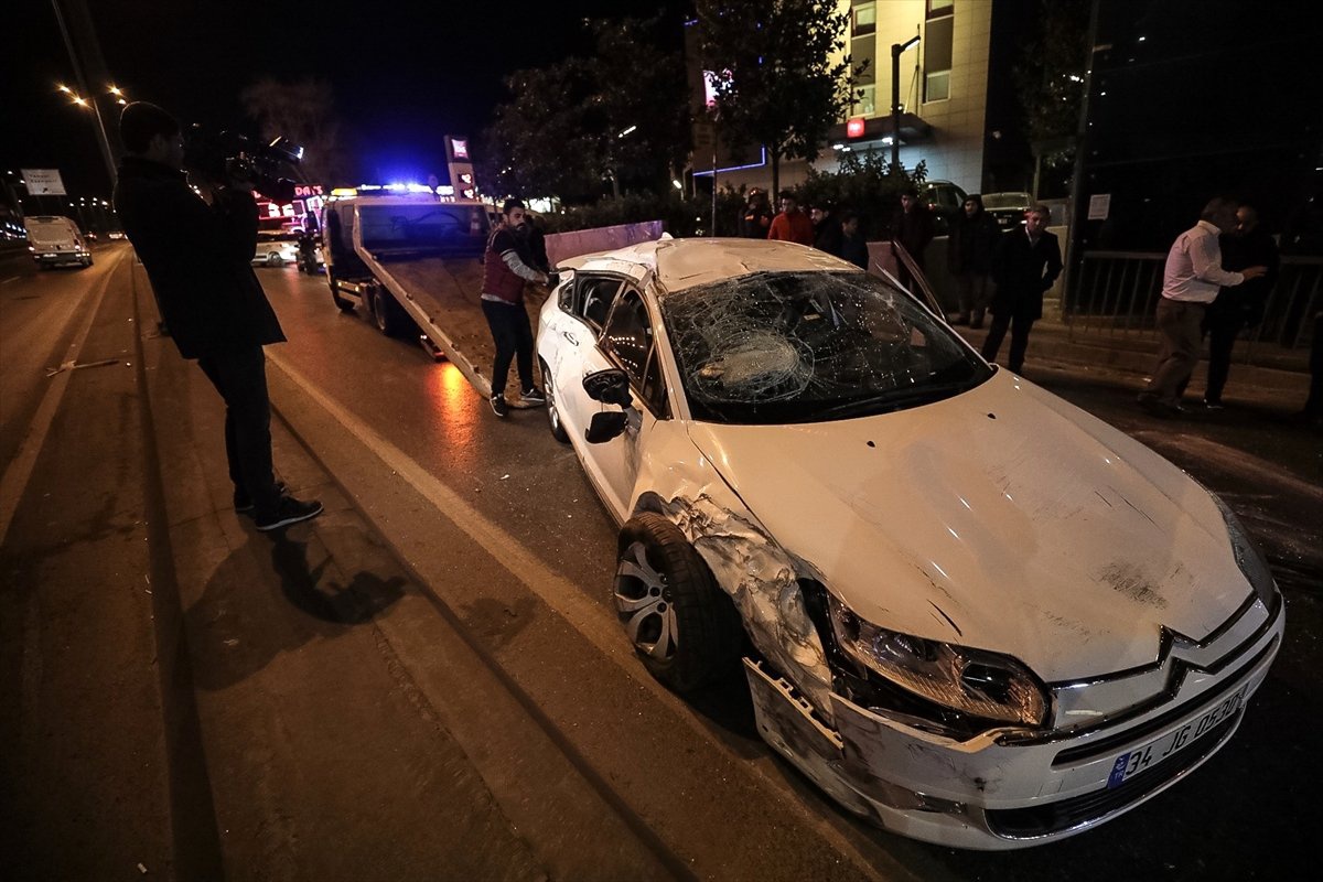 Beylikdüzü\'nde Otomobil Takla Attı: 1 Yaralı