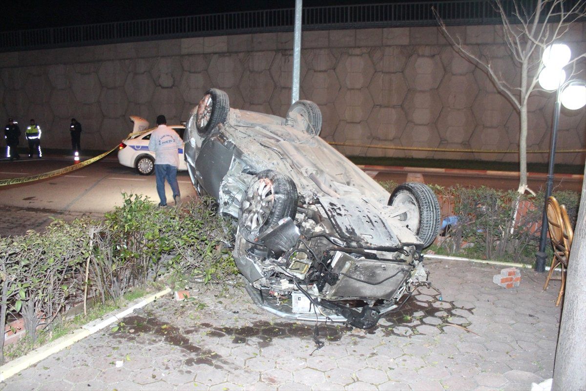 Bursa\'da Trafik Kazası: 1 Ölü, 2 Yaralı