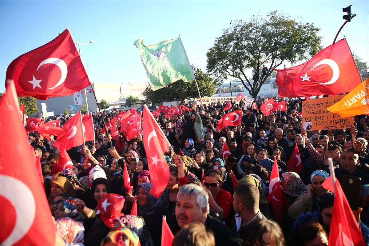 Bütün Partilerin Tabanlarındaki Vatandaşlarımızla Kardeşiz"