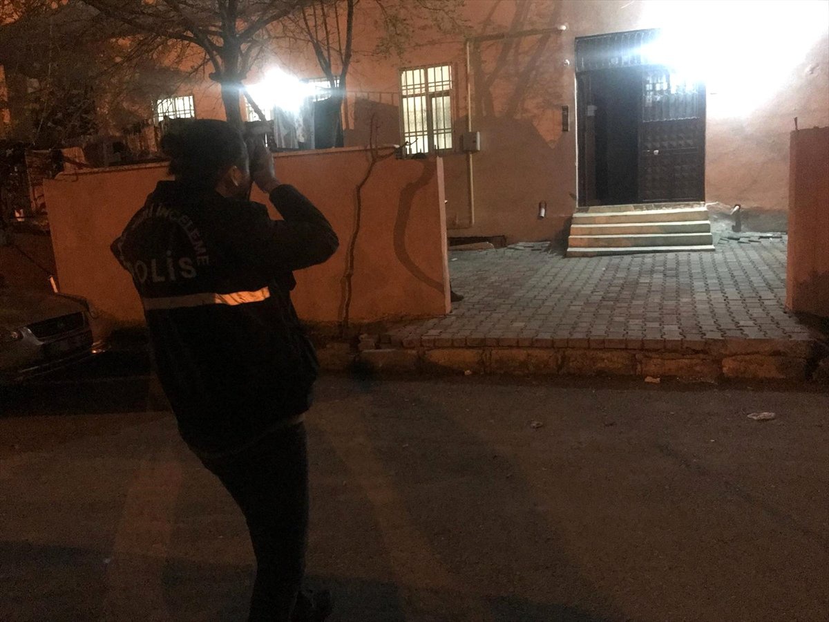 Dedesinin Tabancasıyla Oynarken Kuzenini Yaraladı