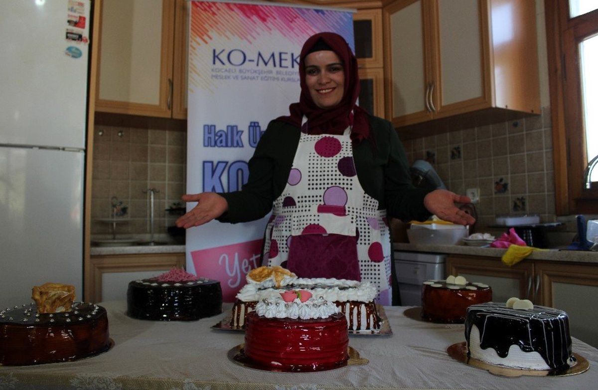 Eğitim Aldı, Yaptığı Pastalarla Eşinin Pastanesindeki Maliyetleri Yüzde 60 Azalttı
