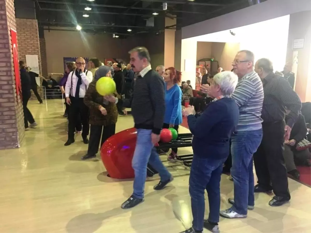 Emekliler Bowlingde Stres Attı