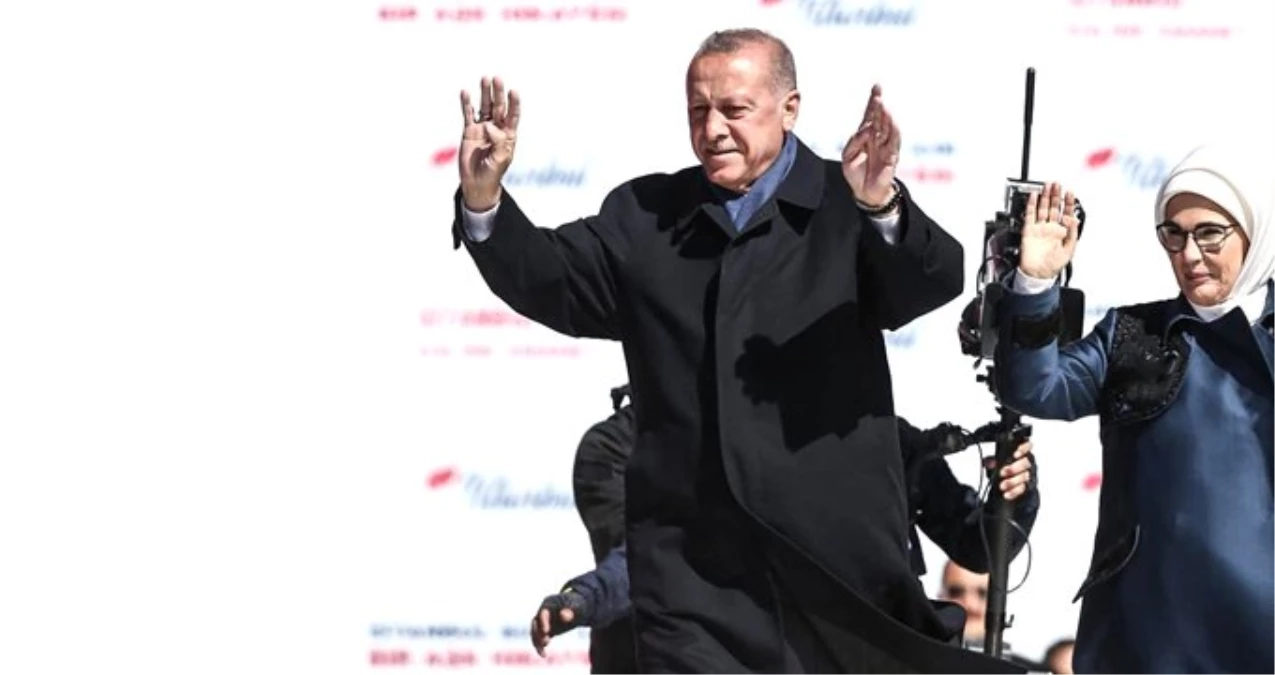 Erdoğan, Yenikapı Miting Alanına Bir Aşk Hikayesi Şarkısıyla Giriş Yaptı