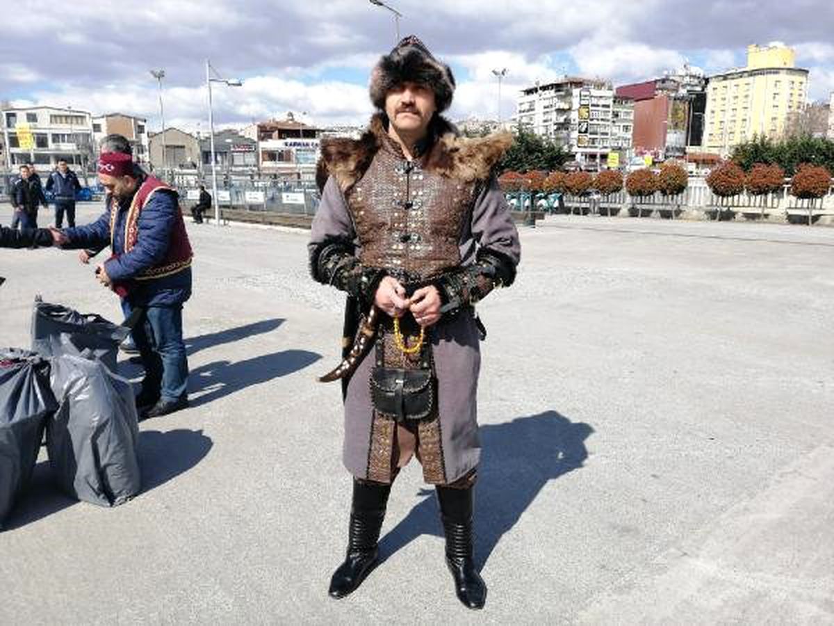 Ertuğrul Gazi Kıyafetiyle Mitinge Geldi