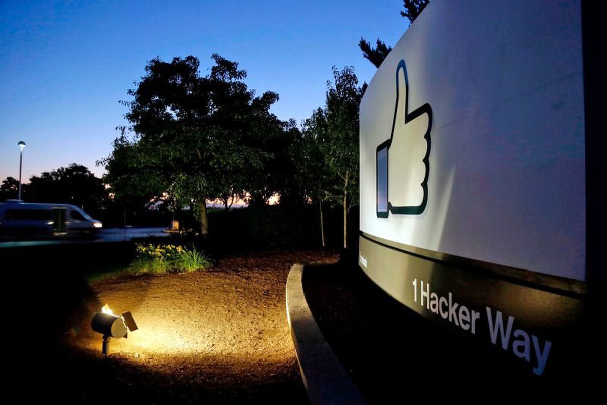Facebook Kullanıcı Şifrelerini Düz Metin Olarak Saklıyor, Bir Skandal Daha!