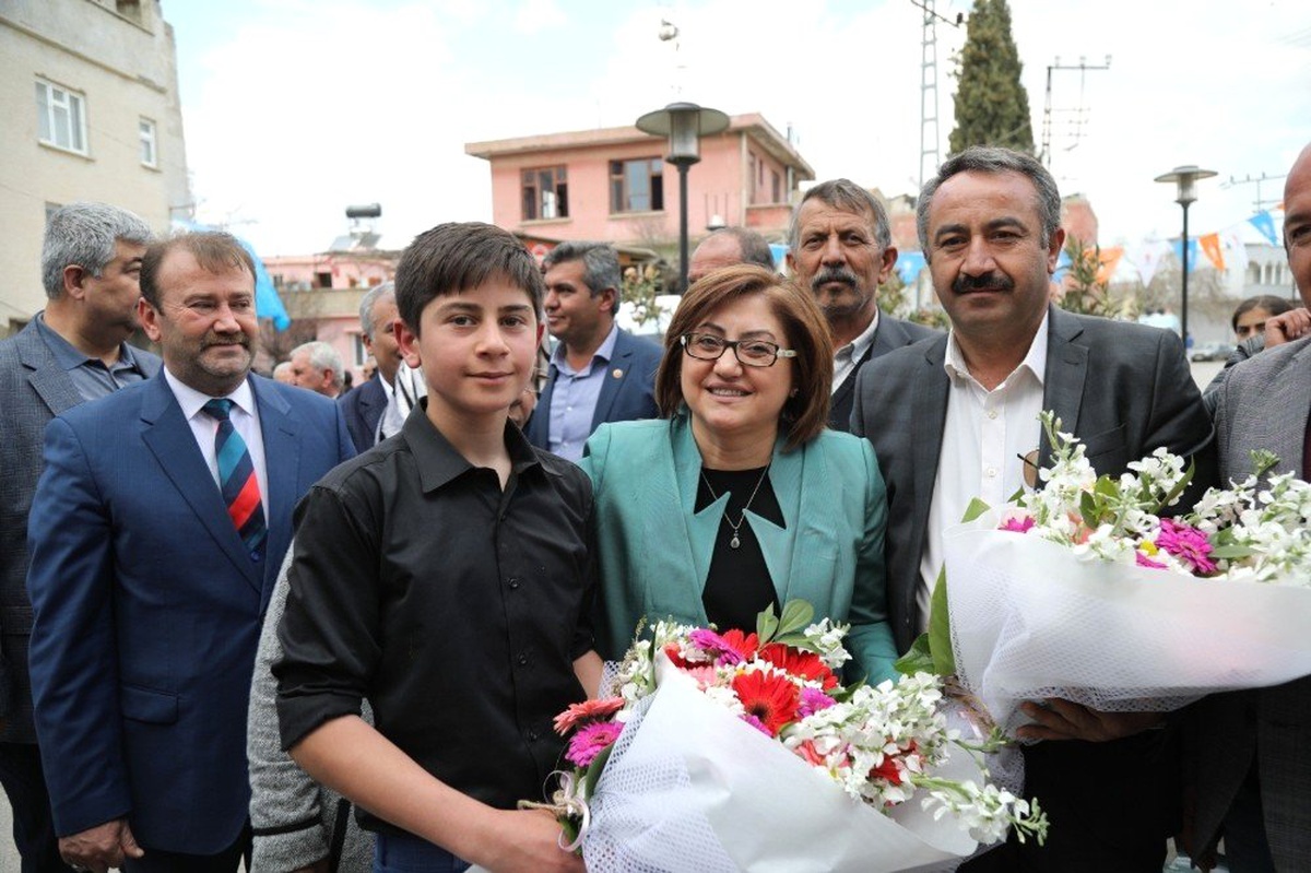 Fatma Şahin Kırsal Mahallere Çıkarma Yaptı