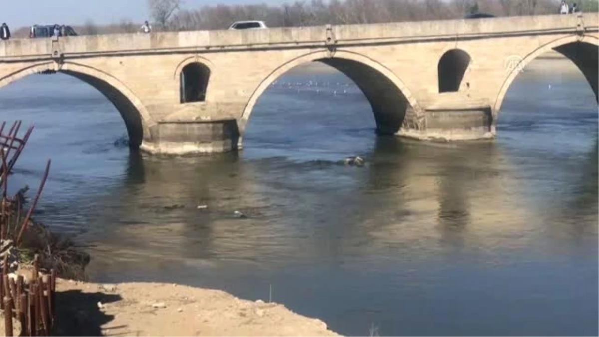 Fotoğraf Çektirirken Meriç\'e Düşen Kadın Kurtarıldı - Edirne